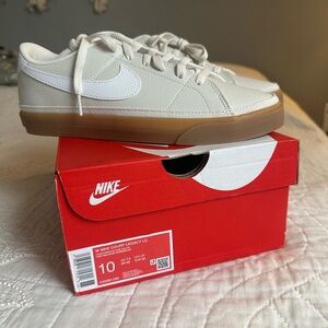 Nike Court Legacy Women’s Low Shoes - White and Tan